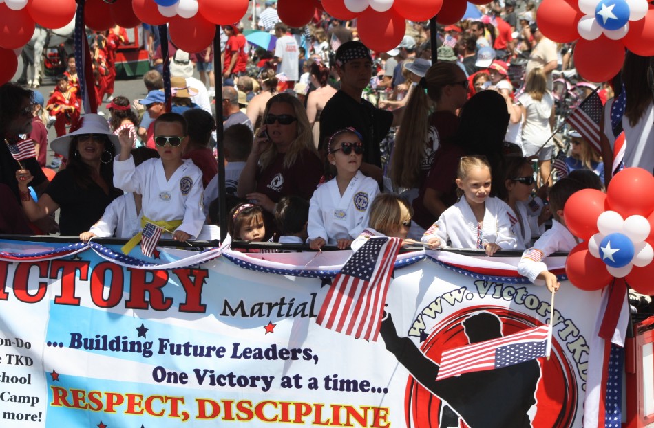 Huntington Beach Parade – Victory Martial Arts Taekwondo | Huntington